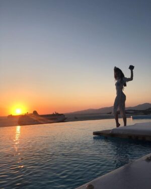Elçin Sangu Instagram - En sevdiğimmm sunset🌅 📸: @serenayss