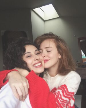 Elçin Sangu Instagram - @handeliyiz’i öpmelere,koklamalara doyamayız temalı :)
