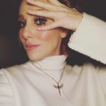 Elçin Sangu Instagram - Göz makyajını abartmayı hiç sevmem o yüzden vurgulamadım 😬 @ondertiryaki hele ışıltı pırıltı hiç sevmem😬 @devondiamonds 😘😘