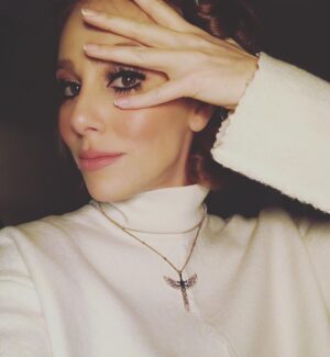 Elçin Sangu Instagram - Göz makyajını abartmayı hiç sevmem o yüzden vurgulamadım 😬 @ondertiryaki hele ışıltı pırıltı hiç sevmem😬 @devondiamonds 😘😘