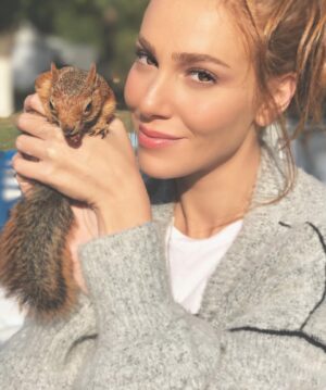 Elçin Sangu Instagram - Kayıp kardeşim🐿