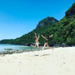 Elçin Sangu Instagram - Mutlu olduğumuz doğrudur🤸🏽‍♂️