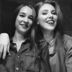 Elçin Sangu Instagram - Gülmek güzel şey vesselam🎈😬