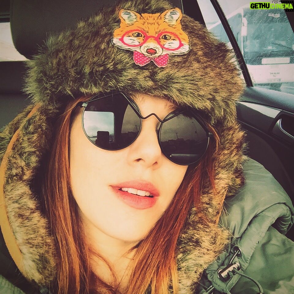 Elçin Sangu Instagram - Günaydın soğuktan kat kat giyinenler❄️
