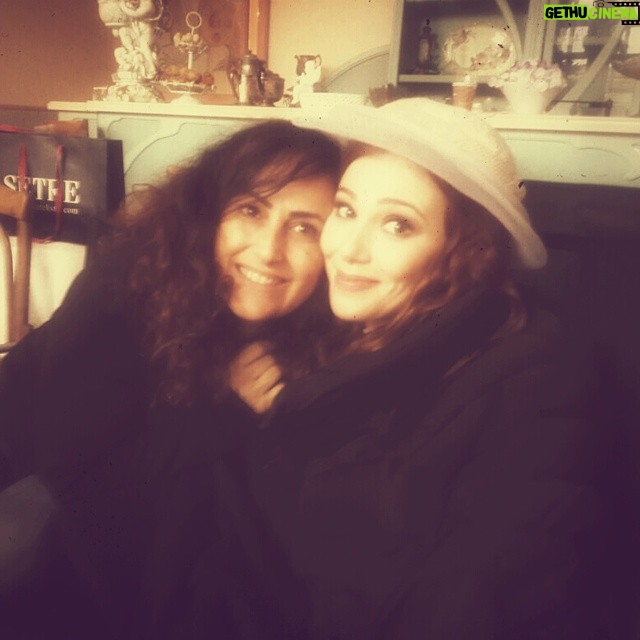 Elçin Sangu Instagram - Biraz üşüdüysek demek😊 @hilalsaral 💕