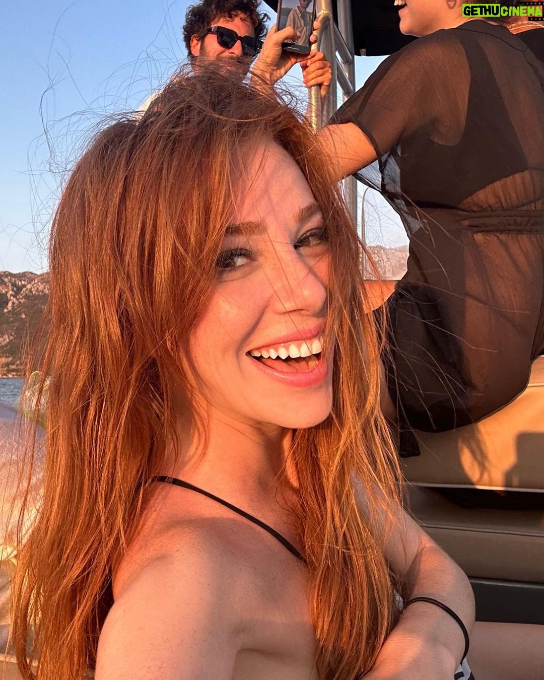 Elçin Sangu Instagram - Yine içimizde çiçekler açtı☀️🌼