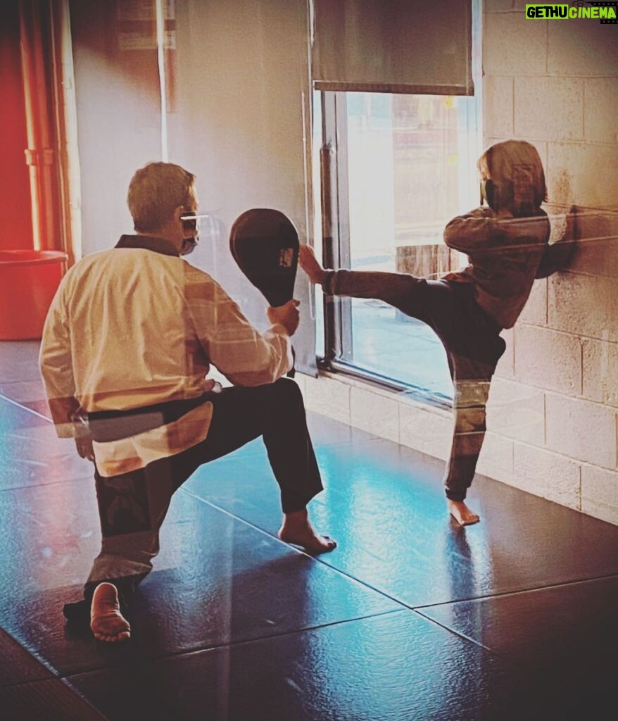 Elden Henson Instagram - 2nd Karate lesson. I love being a dad, I have no idea if I’m any good at it but I fucking love it and I try my hardest. I feel really lucky to be a dad. I admit that it can be really difficult at times, but it’s worth it. It’s totally fucking worth it!!!