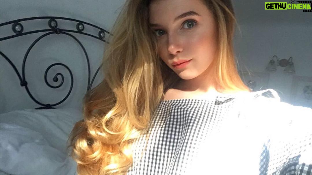 Eleanor Worthington-Cox Instagram - 😊✨