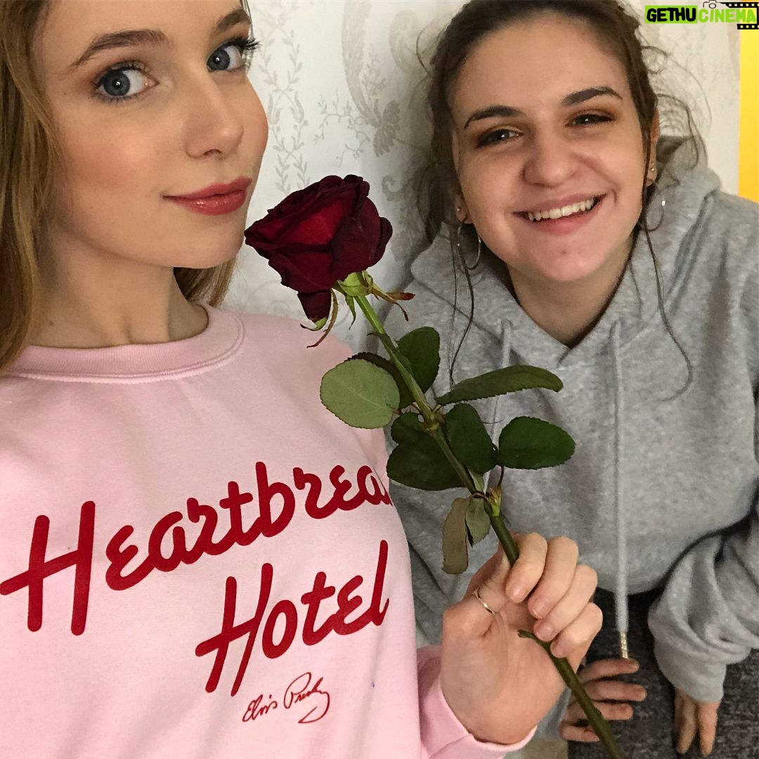 Eleanor Worthington-Cox Instagram - Happy Valentines from me and @lucymae.bx ❣️#galentines