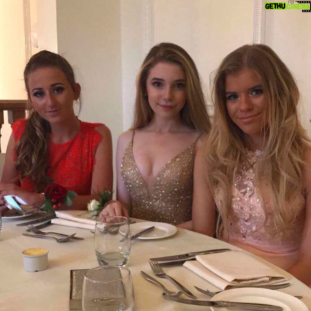 Eleanor Worthington-Cox Instagram - Prom💖💫✨🍾