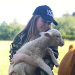 Eleanor Worthington-Cox Instagram - we went back to @cornellskopfarm and met Rocket the cheetah, he's so so beautiful😍I also met a lamb that @briiiiiiiiiig helped me catch after I spent 20 minutes chasing it... #SAbs