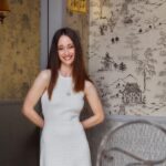Elena Rivera Instagram – Hay proyectos que además de bonitos, son necesarios.
Ojalá ayude (y me ayudéis) a dar visibilidad a este.
Madres luchadoras que combaten con sus hijos esta dura enfermedad. Espero que esto les ayude a no sentirse solas en este camino, a que sepan que siempre hay gente apoyándolas y dispuestas a echar una mano. Y espero que, con iniciativas así, esas madres puedan conocer historias similares a las suyas de las que puedan sacar enseñanzas que les den fuerzas. Y que, aunque las circunstancias sean complicadas, esos niños puedan encontrar una sonrisa.

@juegaterapiaorg 
💎@lehona_jewellbeing ➡️ todos los beneficios de #LehonaXJuegaterapia irán destinados a ayudar a niños con cáncer.

@theorganicpath_ 
📸 @felixvaliente 
💄 @noeminohales 
👗 @carladeaguilar 
@sandroparis