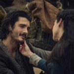 Elena Rivera Instagram - Nos veis sufrir mucho delante de cámaras pero…, la realidad es otra. Y es que cuando te tocan personas como @yongonluna al lado, el disfrute es total🫶♥️ Tenéis #LosHerederosDeLaTierra en @netflixes @danielescale13 📸