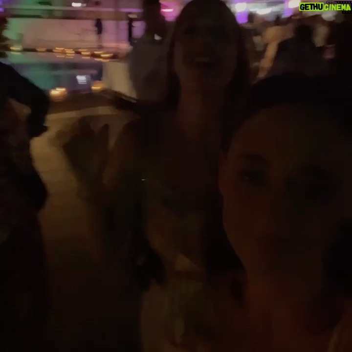 Elena Rivera Instagram - Maravilla de noche celebrando @tachabeauty en Marbellađź’›