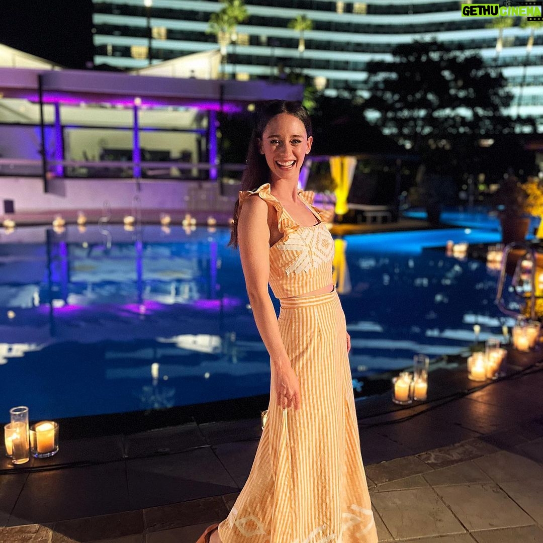 Elena Rivera Instagram - Maravilla de noche celebrando @tachabeauty en Marbellađź’›