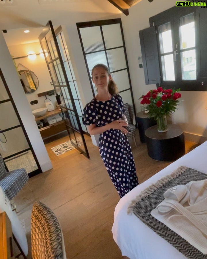 Elena Rivera Instagram - Unos días por Marbella que han sido una auténtica experiencia!! Gracias @laciudadelamarbella (y Miguel) por un trato exquisito. Los pequeños detalles marcan la diferencia🖤