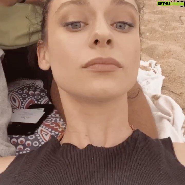 Elena Rivera Instagram - Para mí, fue muy complicado meterse en la piel de #Alba porque su historia era muy dura. Emocionalmente me marcó. Pero tuvimos el compromiso de contar su historia… que es la de muchas mujeres en todo el mundo. Por eso estoy tan satisfecha de la gran acogida internacional que está teniendo la serie, después de su éxito en España. Gracias a @antena3com y @grupoboomerang por hacer posible #Alba. Gracias @netflix por ese gran viaje global tan bonito. Y GRACIAS a todos por verla y por vuestros comentarios ♥️😘😘😘