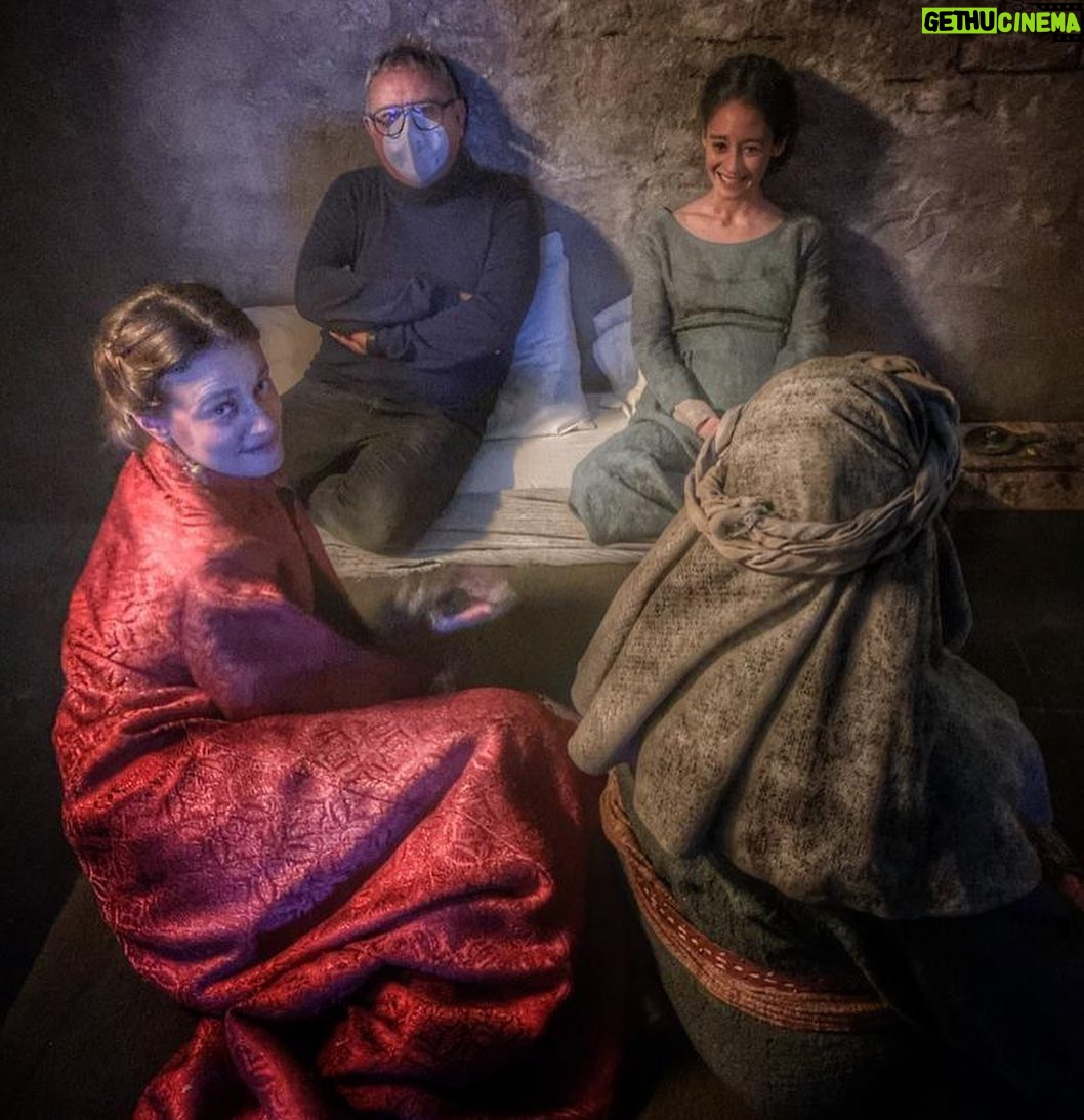 Elena Rivera Instagram - Ya tenéis disponible en Netflix ‘Los Herederos de la Tierra’. Otro proyecto en el que he tenido la suerte de formar parte. Espero que os guste y la disfrutéis ❤️ #LosHerederosDeLaTierra @netflixes @diagonaltelevisio