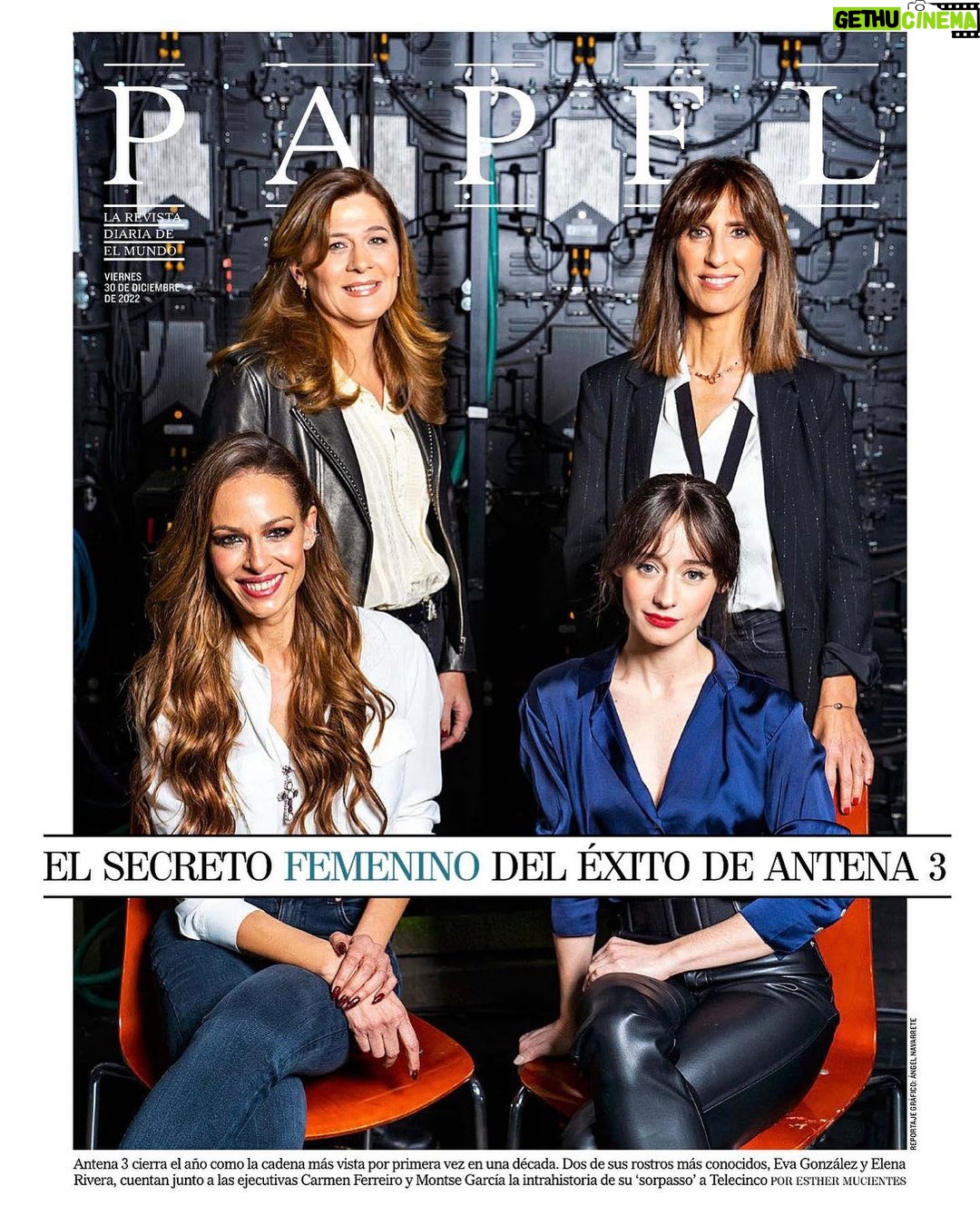 Elena Rivera Instagram - Me siento halagada de poder compartir reportaje con estas tres mujeres de tanto talento y de tanto éxito!! (@evagonzalezoficial, #MontseGarcia y #CarmenFerreiro). Es muy importante que televisiones y plataformas sigan apostando por las producciones españolas. Es nuestra CULTURA. Gracias a @papel_em por este bonito reportaje, a @elmundomomentvs por escribirlo y a @angelnavarretec por captarlo con su cámara 🖤