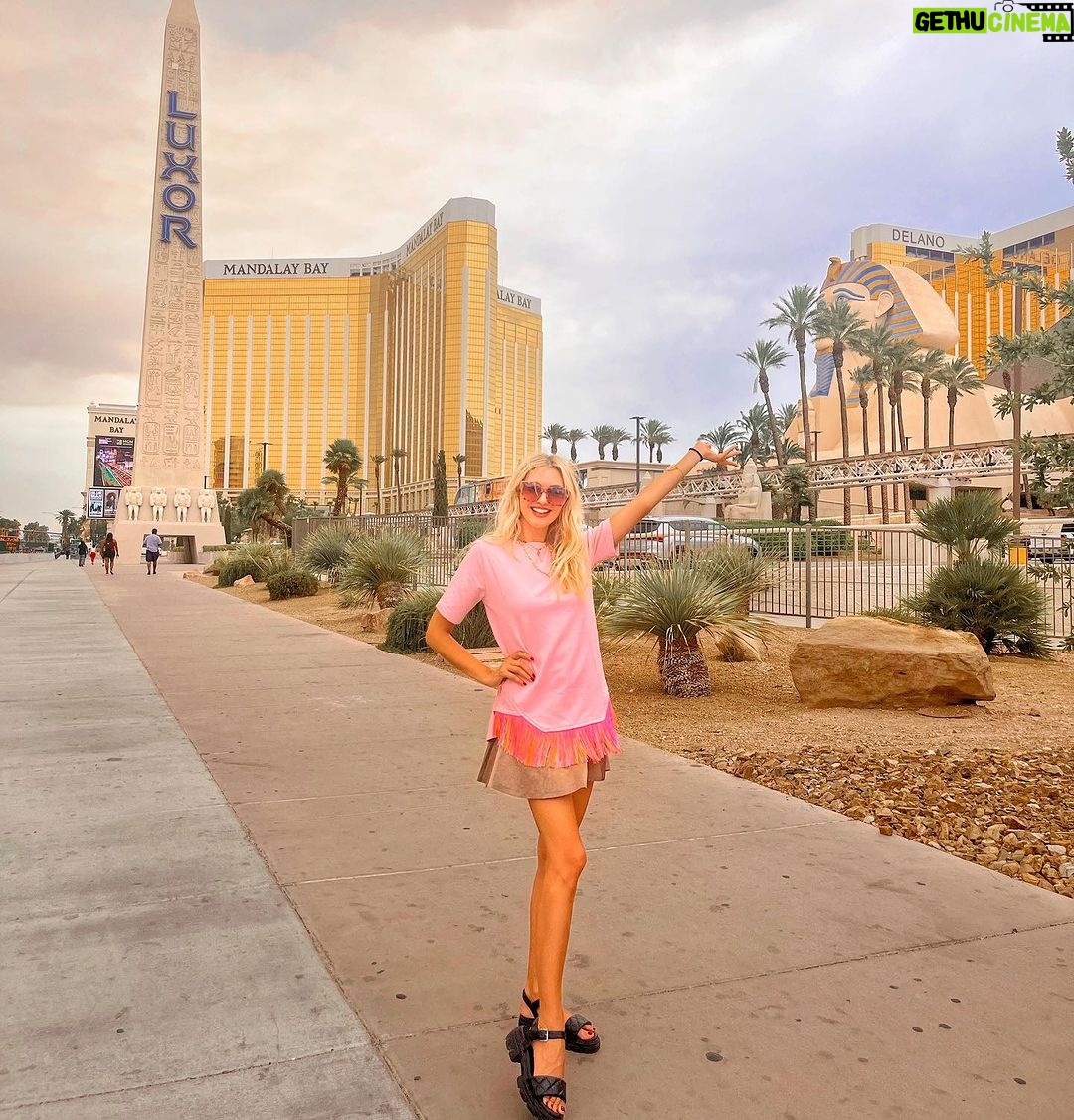Eleonora Albrecht Instagram - L’antico Egitto in versione Las Vegas 🇺🇸🌵💕 #travelusa #travel #usa #travelphotography #travelgram #usatravel #america #roadtrip #bikini #unitedstates #phoenix #arizona #visitusa #travelblogger #roadtripusa #traveltheworld #nature #traveladdict #oara #photooftheday #exploreusa #california #instatravel #adventure #visittheusa #vacation #usatrip #lasvegas #travelmore #explore
