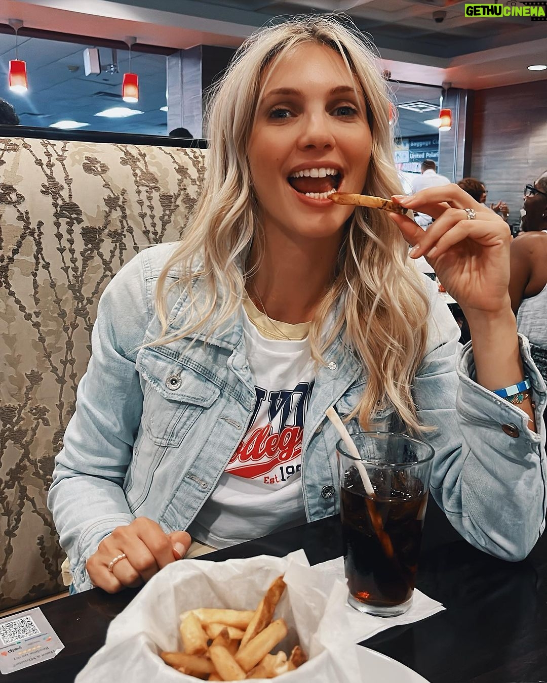 Eleonora Albrecht Instagram - Welcome to the USA ๐บ๐ธ #travelusa #travel #usa #travelphotography #travelgram #usatravel #america #roadtrip #ig #unitedstates #photography #wanderlust #visitusa #travelblogger #roadtripusa #traveltheworld #nature #traveladdict #naturephotography #photooftheday #exploreusa #california #instatravel #adventure #visittheusa #vacation #usatrip #newyork #travelmore #explore Washington D.C.