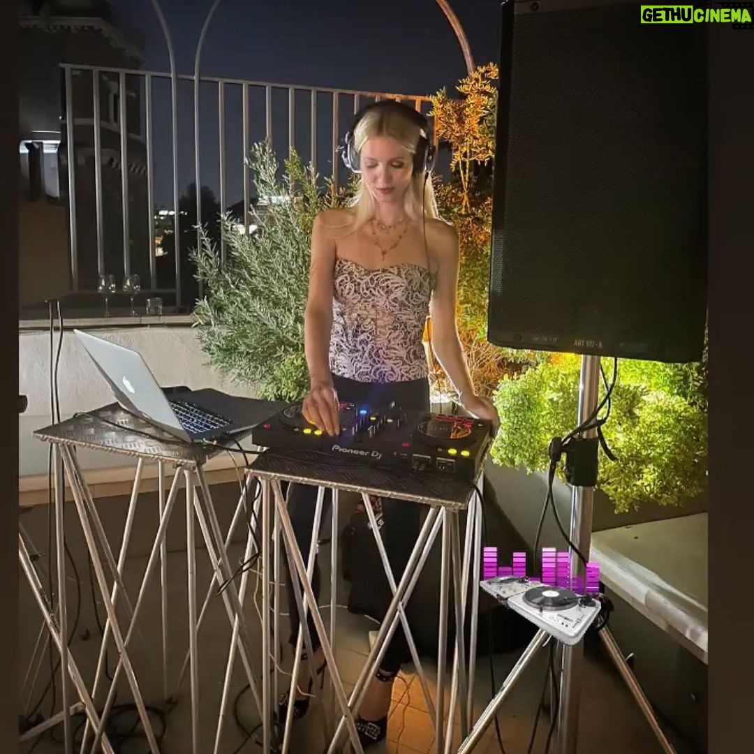 Eleonora Albrecht Instagram - Ieri sera inaugurazione dell‘hotel Hilton… ed ecco qualche altro scatto di questi ultimi giorni, mi diverto molto a suonare come DJ 🫶🏻 Grazie a tutti 💝 Ci vediamo presto. #djset #dj #music #djlife #housemusic #djs #party #electronicmusic #dance #house #pioneerdj #djing #techhouse #deephouse #technomusic #djlifestyle #club #musica #producer #edm #nightlife #djmix #donnadj #dancemusic #love #live #deejay #disco #djroma Hilton Rome Eur La Lama