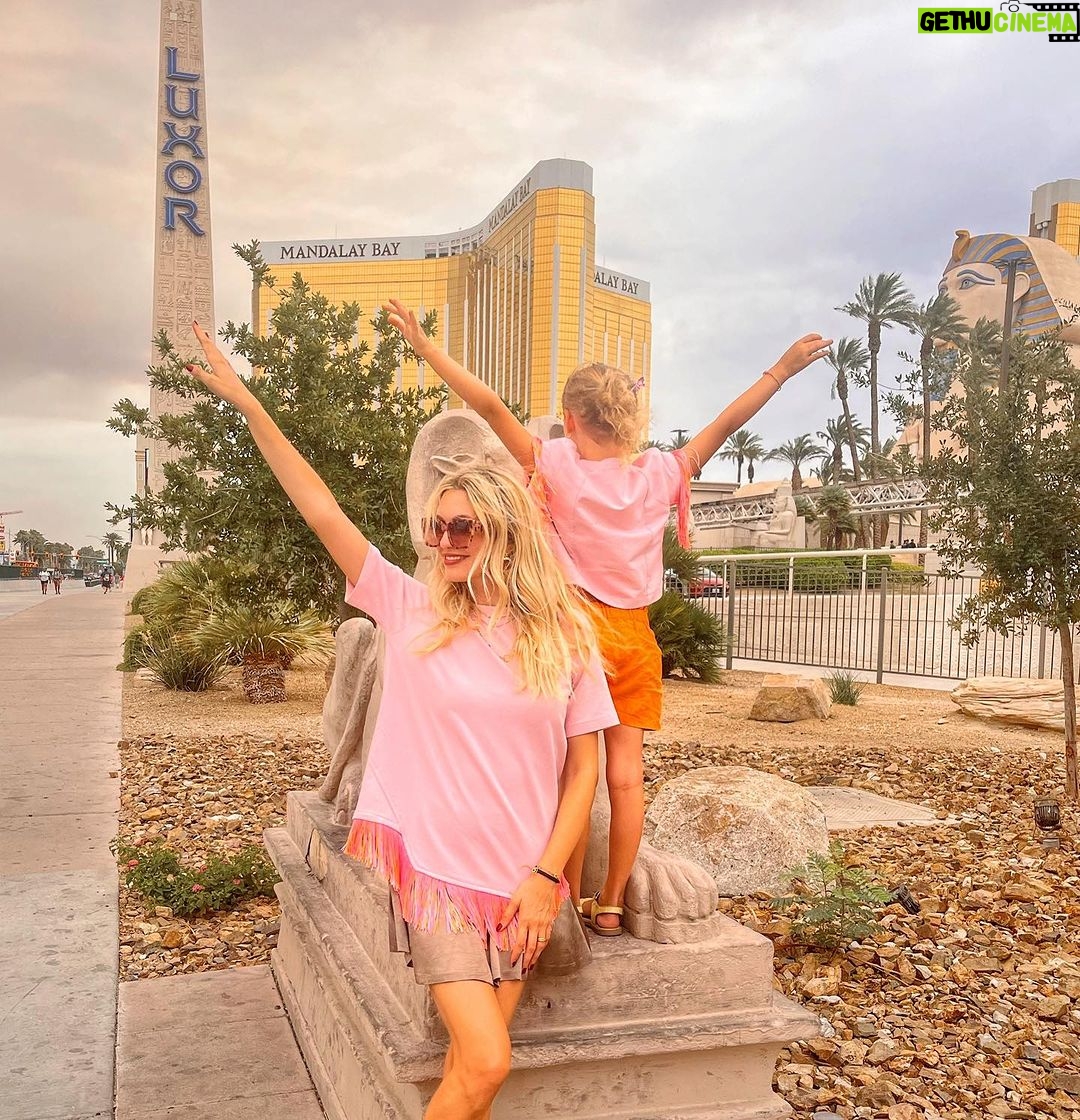 Eleonora Albrecht Instagram - L’antico Egitto in versione Las Vegas 🇺🇸🌵💕 #travelusa #travel #usa #travelphotography #travelgram #usatravel #america #roadtrip #bikini #unitedstates #phoenix #arizona #visitusa #travelblogger #roadtripusa #traveltheworld #nature #traveladdict #oara #photooftheday #exploreusa #california #instatravel #adventure #visittheusa #vacation #usatrip #lasvegas #travelmore #explore