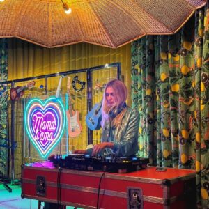 Eleonora Albrecht Instagram - Alcuni momenti preferiti di questo 2024 e i miei DJ set 💗🎵 @charliesrome @mamashelterroma 🎧

#djset #dj #djroma #hotel #roma #privateparty #party #festaroma #oara #djoara #barbieworld #mamashelter #oaradj #dance