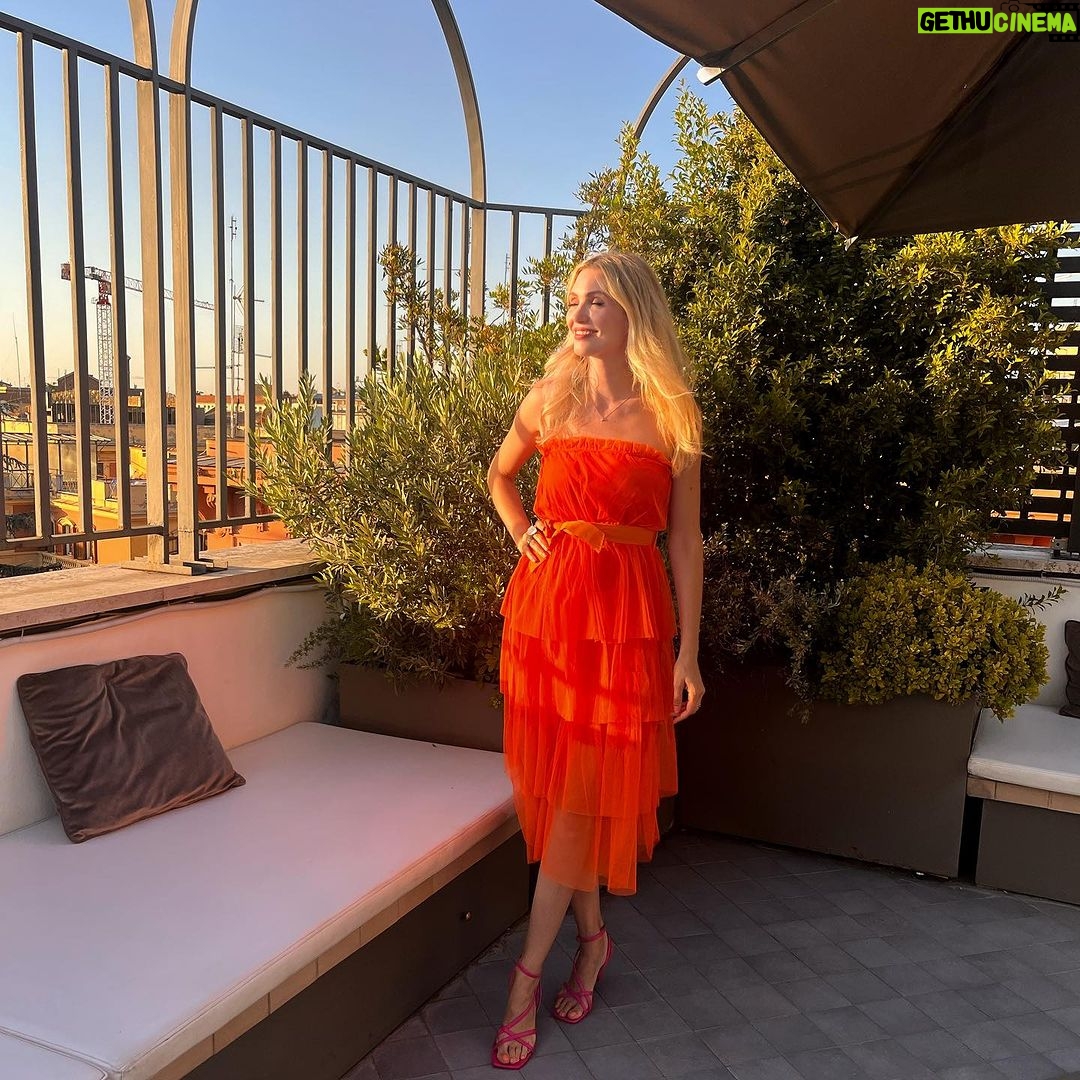 Eleonora Albrecht Instagram - Era da tanto che non mettevo l’arancione. Che ne dite?? 🧡🍑💋 buon mercoledì #estate #estateaddosso #estatedavivere #solemarevento #estateitaliana #luglio #agosto #spiaggia #vacanzealmare #vogliadimare #profumodimare #bellegiornate #sorrisi #pacedeisensi #giornatebelle #gitafuoriporta #lugliocolbenechetivoglio #tuttialmare #lamiaestate #unavitainvacanza #maredavivere #maredamare Rome, Italy