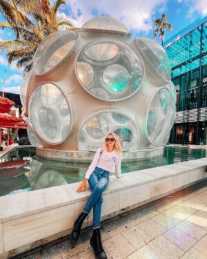 Eleonora Albrecht Instagram - Design district a Miami 🌟 boutiques e sculture, un posto davvero carino per una passeggiata di shopping e relax.

#miami #florida #miamibeach #designdistrict #designdistrictmiami #usa #shopping #love #fashion #california #southbeach #music #art #southflorida #orlando #nyc #fortlauderdale #broward #colombia #chicago #doral #miamilife #a #hiphop #texas #explorepage #instagood #art