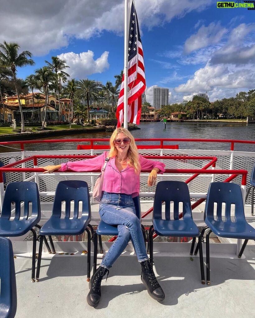 Eleonora Albrecht Instagram - Bellissimi posti da vedere in Florida 💗🙏🏻🌹 questa è la loro Venice😎 #usa #travelusa #america #florida #fortlauderdale #fortlauderdalebeach #venicefortlauderdale #cruise Fort Lauderdale, Florida
