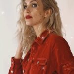 Eleonora Albrecht Instagram - Aspettando il videoclip in uscita questa settimana… ecco alcune immagini del backstage delle foto e video di “IL REGALO PIU SPECIALE” e “PRESENCE IS THE PRESENT” 🎄🫶🏻 mettetelo nelle vostre Playlist, scaricate la canzone, passatela mentre state in auto o a casa, al lavoro! GRAZIE❤️🎶 #natale #christmassong #alberodinatale #oara #canzonedinatale #natale2023 #christmas #newchristmassong #christmasrecord #christmasmusic #presenceisthepresent #ilregalopiuspeciale #nuovosingolo #spotify #applemusic #playlistdinatale #christmasplaylist Rome, Italy