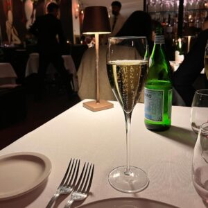 Eleonora Albrecht Instagram - Niente di meglio di una buona cenetta accanto al caminetto 😍 #dinner #cena #trastevere #italianrestaurant #roma #italianfood #cucinaitaljana #vino