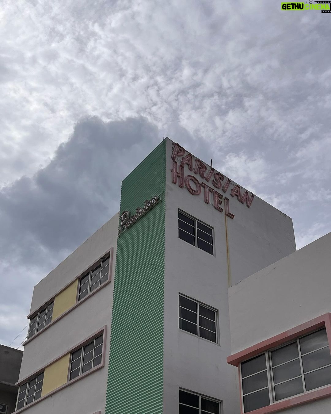 Eleonora Albrecht Instagram - Miami South Beach ❤️💋💗 the Art Deco district. Un bellissimo quartiere vivo e pieno di colori #miami #florida #miamibeach #newyork #losangeles #usa #atlanta #love #fashion #california #southbeach #music #venezuela #southflorida #orlando #nyc #fortlauderdale #broward #colombia #chicago #doral #miamilife #a #hiphop #texas #explorepage #instagood #art Miami- Southbeach
