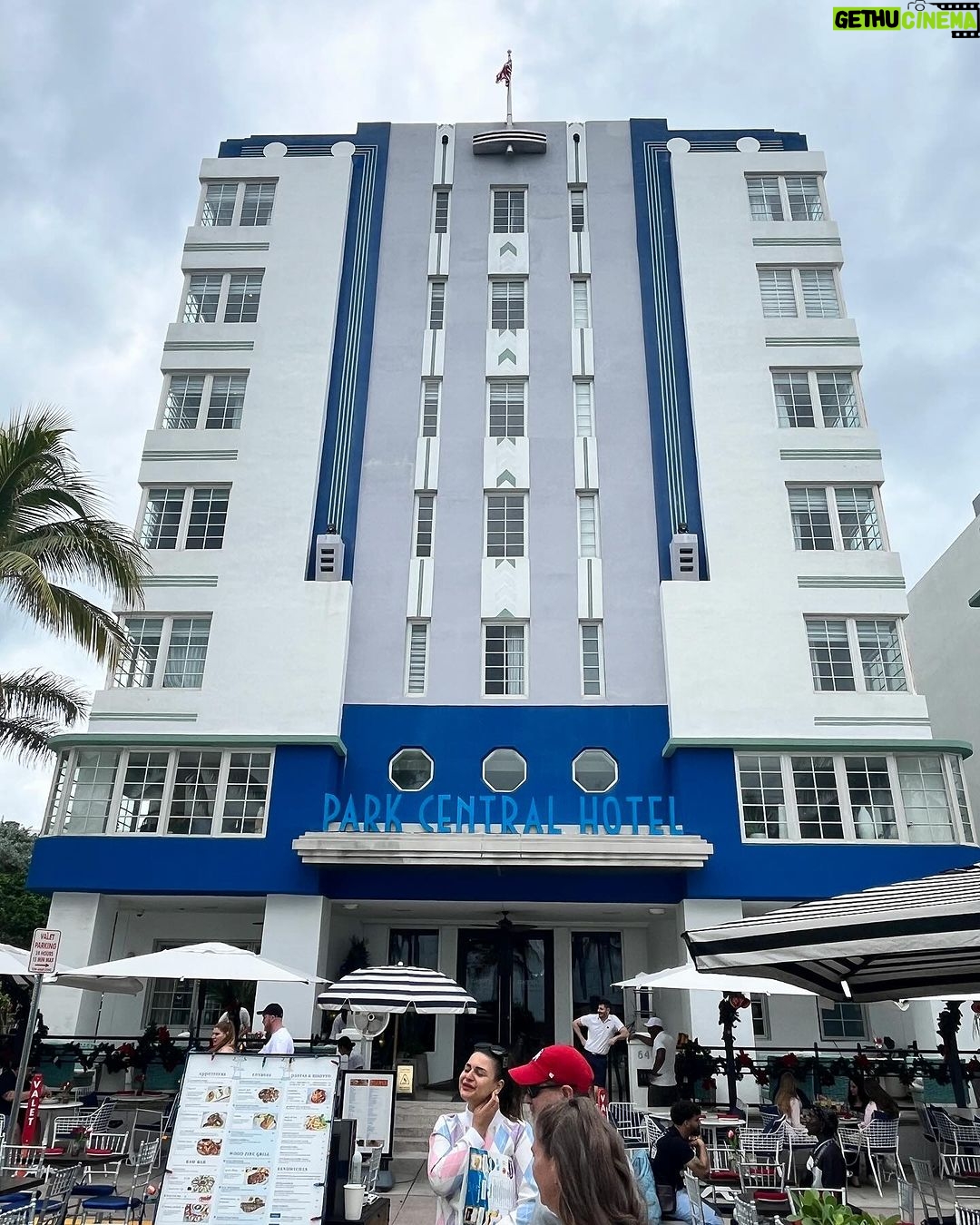 Eleonora Albrecht Instagram - Miami South Beach ❤️💋💗 the Art Deco district. Un bellissimo quartiere vivo e pieno di colori #miami #florida #miamibeach #newyork #losangeles #usa #atlanta #love #fashion #california #southbeach #music #venezuela #southflorida #orlando #nyc #fortlauderdale #broward #colombia #chicago #doral #miamilife #a #hiphop #texas #explorepage #instagood #art Miami- Southbeach