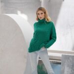 Eleonora Albrecht Instagram - Mi preparo al freddo… 💚😍 che ne dite di questo verde? @cashmere_island #eleonoraalbrecht #oara #modelle #model #moda #modella #fashion #photography #models #italiangirl #modellaitaliana #shooting #milano #style #photo #photographer #fashionstyle #beauty #photooftheday #makeup #foto #fotomodella #italy #cosmopolitan #fotografia #ragazza #hair #italia #popsinger #girl