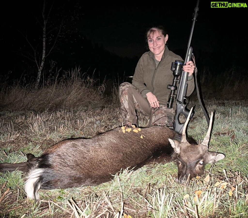 Eliška Štefanicová Instagram - Sanitární odlov sičího špičáka, který nedošlapoval na přední běh. Lovu zdar🌿 #sikadeer#sika#deer#sikadeerhunting#hunt#hunting#chevaliersweden#feelsright#deerseason#deerhunters#deerhuntress#hunt#hunting#huntingseason#hunter#hunters#huntress#polovanie#huntinglife#huntinggirl#huntinggear#huntingwomen#huntinggirls#jakt#jagt#oxota#waidmannsheil#gamemanagement#wild#wildlife#huntingdog