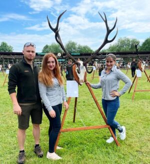 Eliška Štefanicová Instagram - Armáda, lesnictví a myslivost na Libavé 🦌

#libava#vls#hunt#hunting#trophy#army#forestry#gamemanagement#myslivost#huntinglife#huntingfriends#huntingwomen#huntinggirl#hunter#huntress#hunters#huntingtrophy#huntingphoto#girlwhoshoot#girlhunttoo#girlwhohunt#girlpower#lovehunting#huntinggear#huntingseason#deer#reddeerhunting#roedeer#antlers#wild
