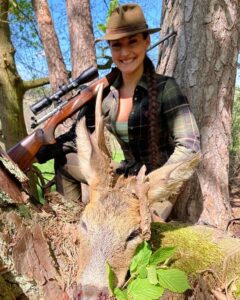 Eliška Štefanicová Instagram - Absolutely amazing 😍🦌🌿 #sellierbellot#308win#bohemialov#waidmannsheil#kahlesoptics#hunt#hunting#huntinggirl#huntingwomen#outdoor#outdoorwomen#outdoorgirl#hunters#hunter#czechhunter#huntress#girlwhoshoot#girlhunttoo#girlwhohunt#girlpower#huntingphoto#huntinglife#lovehunting#huntingtrophy#huntinggear#huntingseason#gamemanagement#franchifeelsrigh#roedeerhunting#roedeer