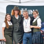 Eliška Štefanicová Instagram - A jedeme dál!! 🍽️ Ve 14 hodin nás čeká další letošní kuchařská show na @fresh_festival v Liberci 😍 #cmmj#primafreshfestival#huntinggirl#huntingwoman#outdoor#outdoorwoman#outdoorgirl#hunter#hunters#czechhunter#huntress#girlhunttoo#girlwhohunt#girlpower#huntinglife#nature#forest#life#liberec#gamemanagement#myslivost#polovanie#naturelife#lovenature#animals#wild#food#foodfestival#festival#foodporn