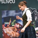 Eliška Štefanicová Instagram - A jedeme dál!! 🍽️ Ve 14 hodin nás čeká další letošní kuchařská show na @fresh_festival v Liberci 😍 #cmmj#primafreshfestival#huntinggirl#huntingwoman#outdoor#outdoorwoman#outdoorgirl#hunter#hunters#czechhunter#huntress#girlhunttoo#girlwhohunt#girlpower#huntinglife#nature#forest#life#liberec#gamemanagement#myslivost#polovanie#naturelife#lovenature#animals#wild#food#foodfestival#festival#foodporn