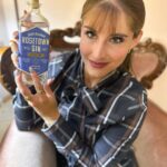 Eliška Štefanicová Instagram - Čím slavíte úspěšný lov vy? 🥂🌿 Já si zamilovala gin od @lihovarapivovarblatna 🤩 ➡️pro pány můžu doporučit silnější, ale přesto lahodně jemnou Hruškovici 🍐 #bohemialov#chevaliersweden#lihovar#lihovarblatna#lihovarpivovarblatna#gin#gintonic#ginlovers#ginandtonic#alcohol#hunt#hunting#czechrepublic#czechgirl#brunette#czechgirls#beauty#portraitphotography#photography#girl#girls#brunettegirl#girlpower#hunter#hunters#huntress#huntinggirl#huntingwomen#huntinglife#huntingseason