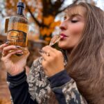 Eliška Štefanicová Instagram - Dnes jsem ochutnala výborný bylinný #absinth od @lihovarapivovarblatna. Nejvíc ze všeho jsem si ale stejně zamilovala jeho nádhernou etiketu. 😍😍 Brzy pro vás vytvoříme soutěž o produkty z @lihovarapivovarblatna, takže se máte na co těšit! ❤️ #autumn#autumnvibes#portrait#smile#hair#fashion#hunt#hunting#huntinggirl#huntingwomen#outdoor#outdoorwomen#outdoorgirl#hunter#hunters#huntress#czechhuntress#czechhunter#czechgirl#huntinglife#lovehunting#outdoorlife#wildlife#gamemanagement#myslivost#polovanie#huntingphoto#beauty