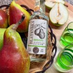 Eliška Štefanicová Instagram - Čím slavíte úspěšný lov vy? 🥂🌿 Já si zamilovala gin od @lihovarapivovarblatna 🤩 ➡️pro pány můžu doporučit silnější, ale přesto lahodně jemnou Hruškovici 🍐 #bohemialov#chevaliersweden#lihovar#lihovarblatna#lihovarpivovarblatna#gin#gintonic#ginlovers#ginandtonic#alcohol#hunt#hunting#czechrepublic#czechgirl#brunette#czechgirls#beauty#portraitphotography#photography#girl#girls#brunettegirl#girlpower#hunter#hunters#huntress#huntinggirl#huntingwomen#huntinglife#huntingseason
