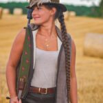 Eliška Štefanicová Instagram - 🌾 #bohemialov#chevalier#franchifeelsright#feelsright#kahles#silencer#girlwithguns#hunt#hunting#huntinggirl#huntingwomen#hunter#hunters#shooting#summer#sunset#girl#girls#beauty#wild#wildlife#nature#pretty#model#summertime#waidmannsheil#huntingseason#huntinglife#lovehunting#huntingfoto