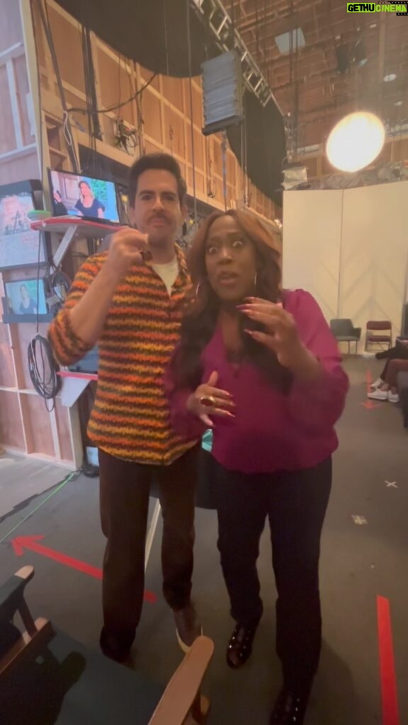 Eli Roth Instagram - @sherylunderwood has good reason to be afraid of @thanksgivingmovie! Find out why on @thetalkcbs today when I make pizza with my college friend and Pirahna 3D costar @mrjerryoc