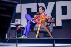 Eli Roth Instagram - Obrigado @ccxpoficial Brasil! What an amazing time screening @thanksgivingmovie for thousands of fans in the biggest hall I’ve ever played a film in. #feriadosangrento “Bloody Holiday” opens Dec 7th only in theaters! @sonypicturesbr And thank you to the fans whose videos I grabbed!