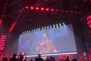 Eli Roth Instagram - Obrigado @ccxpoficial Brasil! What an amazing time screening @thanksgivingmovie for thousands of fans in the biggest hall I’ve ever played a film in. #feriadosangrento “Bloody Holiday” opens Dec 7th only in theaters! @sonypicturesbr And thank you to the fans whose videos I grabbed!