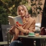 Elif Şafak Instagram - “Never be ashamed of your tears. Cry, and everyone knows you are alive.” Have you read the story of Tequila Leila? #10minutes38secondsinthisstrangeworld Thank you so much for this beautiful and creative video and for your heartwarming words. My handbags are also full of stuff! @fabmusealina #booksaremybag #booksaremagic #bookstagram #elifshafak #booksbooksbooks #bookclubpick #favouritereads #fictionlovers 📚📚📚 “hayatta hiçbir zaman gözyaşlarından utanma…” Tekila Leyla’nın hikayesinden. Bir okurum tasarlamış ve paylaşmış bu güzel videoyu, 10 dakika 38 saniye romanından sevdiği cümlelerin altını çizerek, çok teşekkür ederim size #ondakikaotuzsekizsaniye #okumaklazım #elifşafak #okudukçabüyürinsan #okuduklarım #okumakiyileştirir