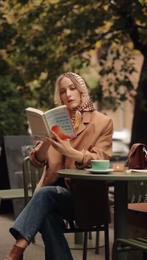 Elif Şafak Instagram - “Never be ashamed of your tears. Cry, and everyone knows you are alive.” Have you read the story of Tequila Leila? #10minutes38secondsinthisstrangeworld Thank you so much for this beautiful and creative video and for your heartwarming words. My handbags are also full of stuff! @fabmusealina #booksaremybag #booksaremagic #bookstagram #elifshafak #booksbooksbooks #bookclubpick #favouritereads #fictionlovers 📚📚📚 “hayatta hiçbir zaman gözyaşlarından utanma…” Tekila Leyla’nın hikayesinden. Bir okurum tasarlamış ve paylaşmış bu güzel videoyu, 10 dakika 38 saniye romanından sevdiği cümlelerin altını çizerek, çok teşekkür ederim size #ondakikaotuzsekizsaniye #okumaklazım  #elifşafak #okudukçabüyürinsan #okuduklarım #okumakiyileştirir